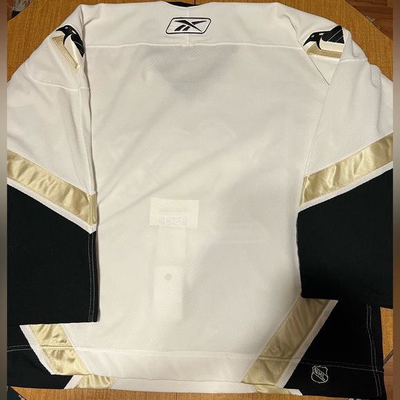 Signed Jersey - Picture 7 of 10